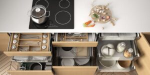 Comment puis-je maximiser la vie dans un petit espace avec des solutions de stockage intelligentes ?